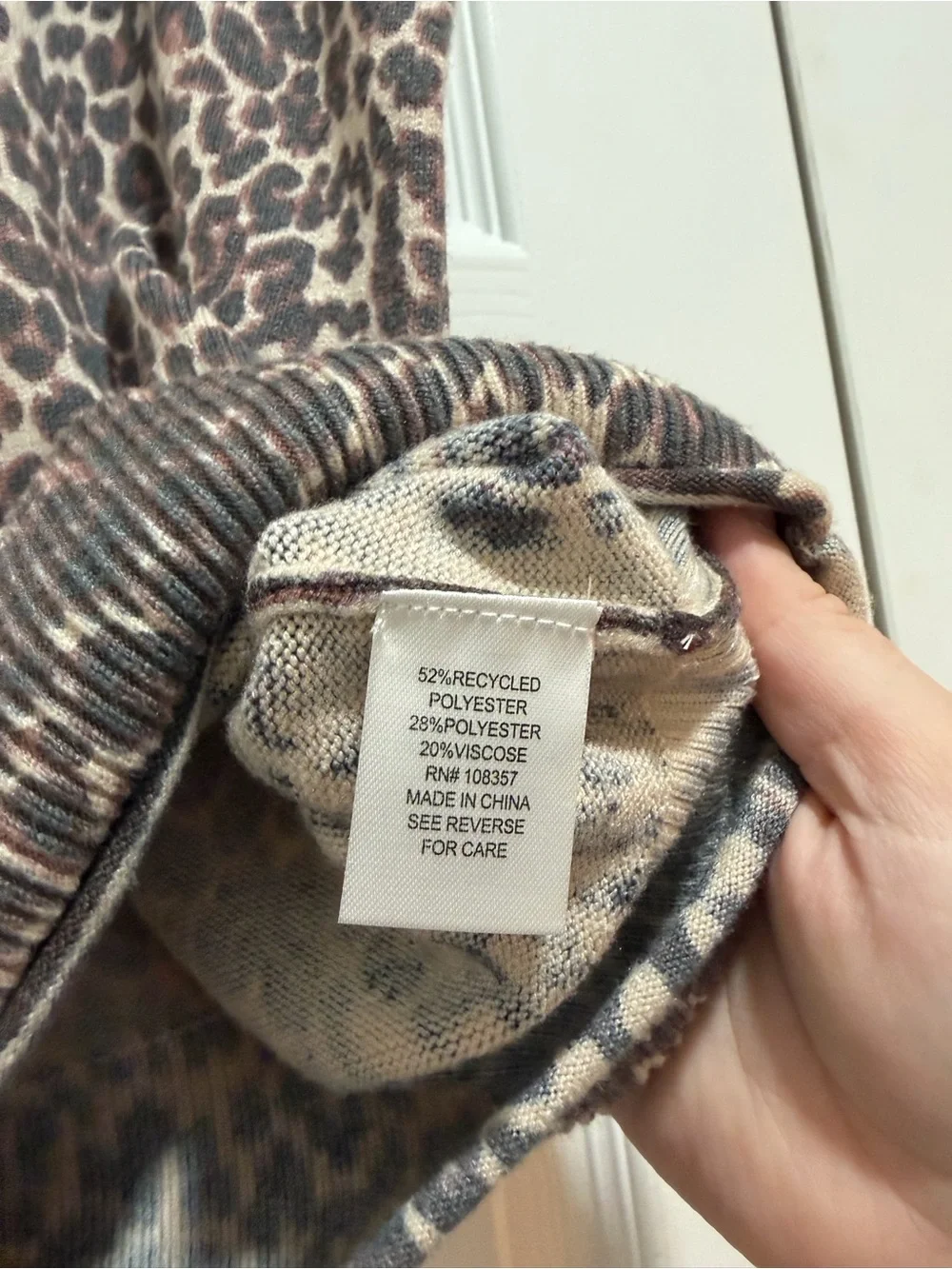 Evereve Brown Leopard Print Sleeveless sweater Top Size Small